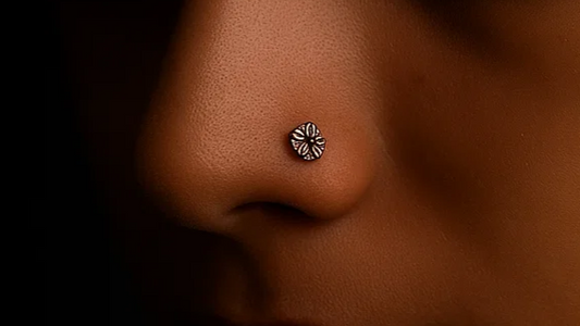 Queen’s Floral Charm Nosepin