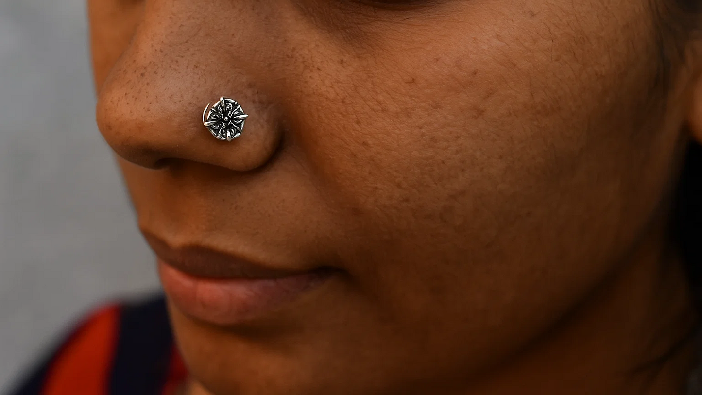 Royal Clover Flower Nosepin