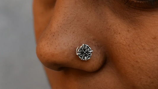 Royal Clover Flower Nosepin