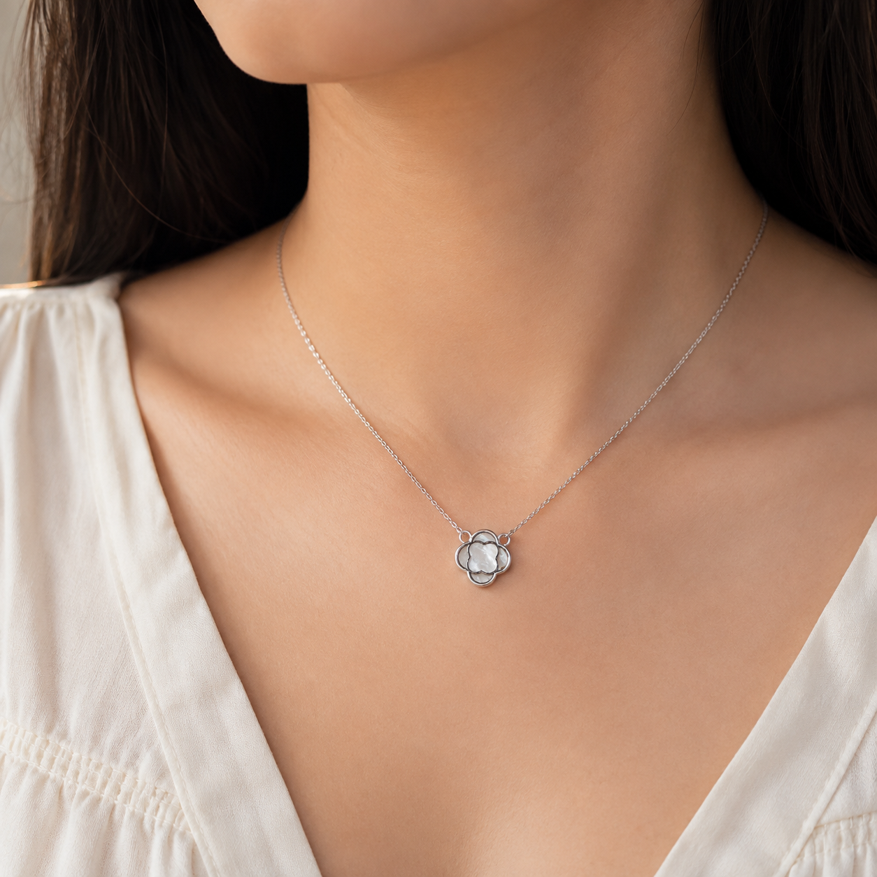 Eterna Clover Pearl Pendant Necklace