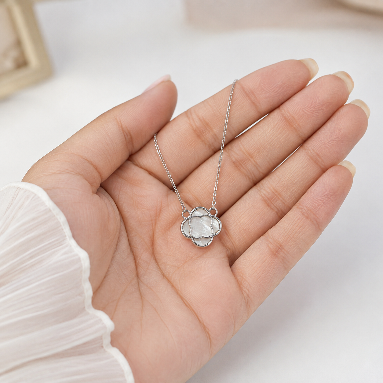 Eterna Clover Pearl Pendant Necklace