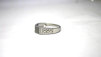 Men’s Vintage Patterned Silver Signet Ring