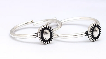 Antique Silver Adjustable Toe Ring – Traditional Tribal Design