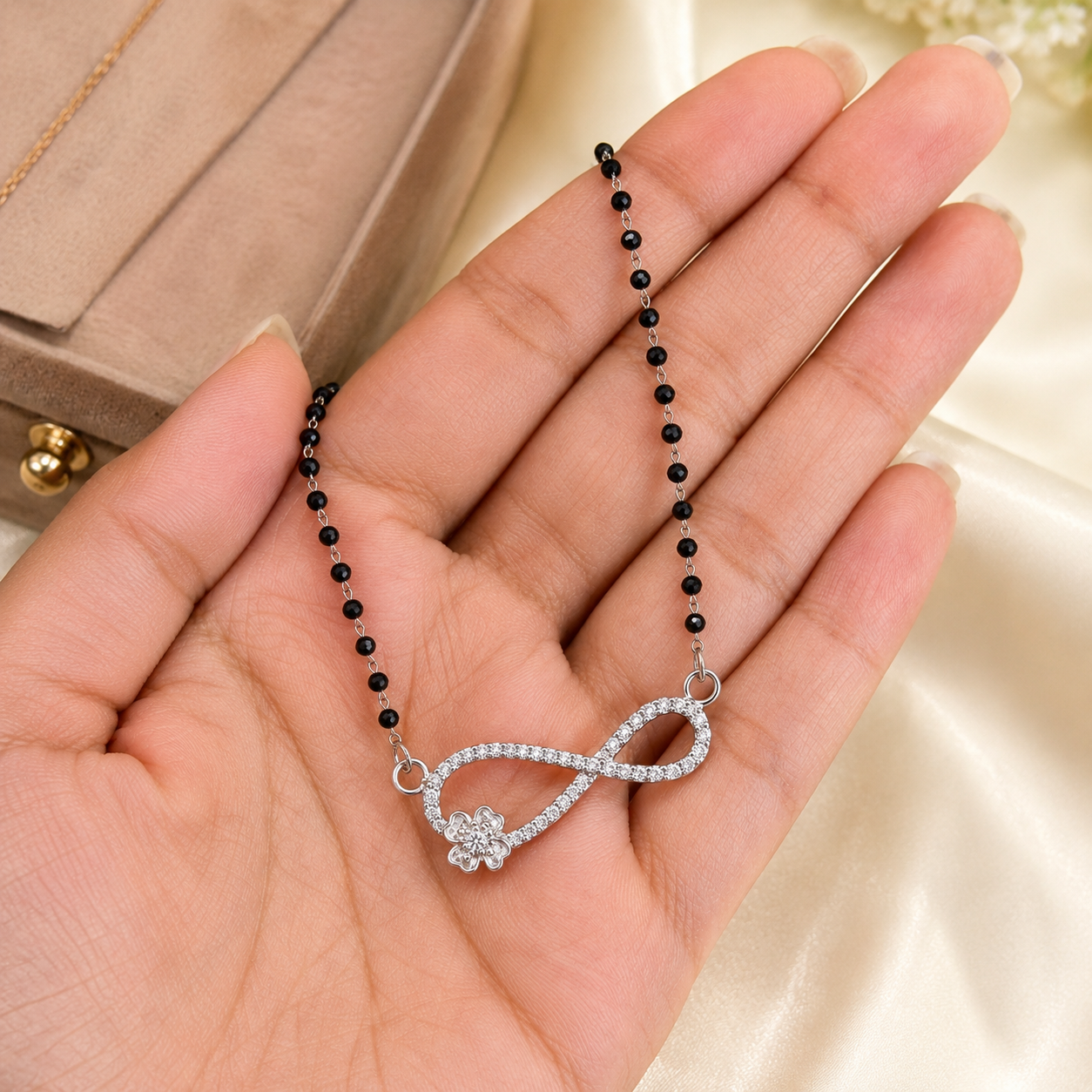 Aurelia Eternelle Floral Infinity Mangalsutra